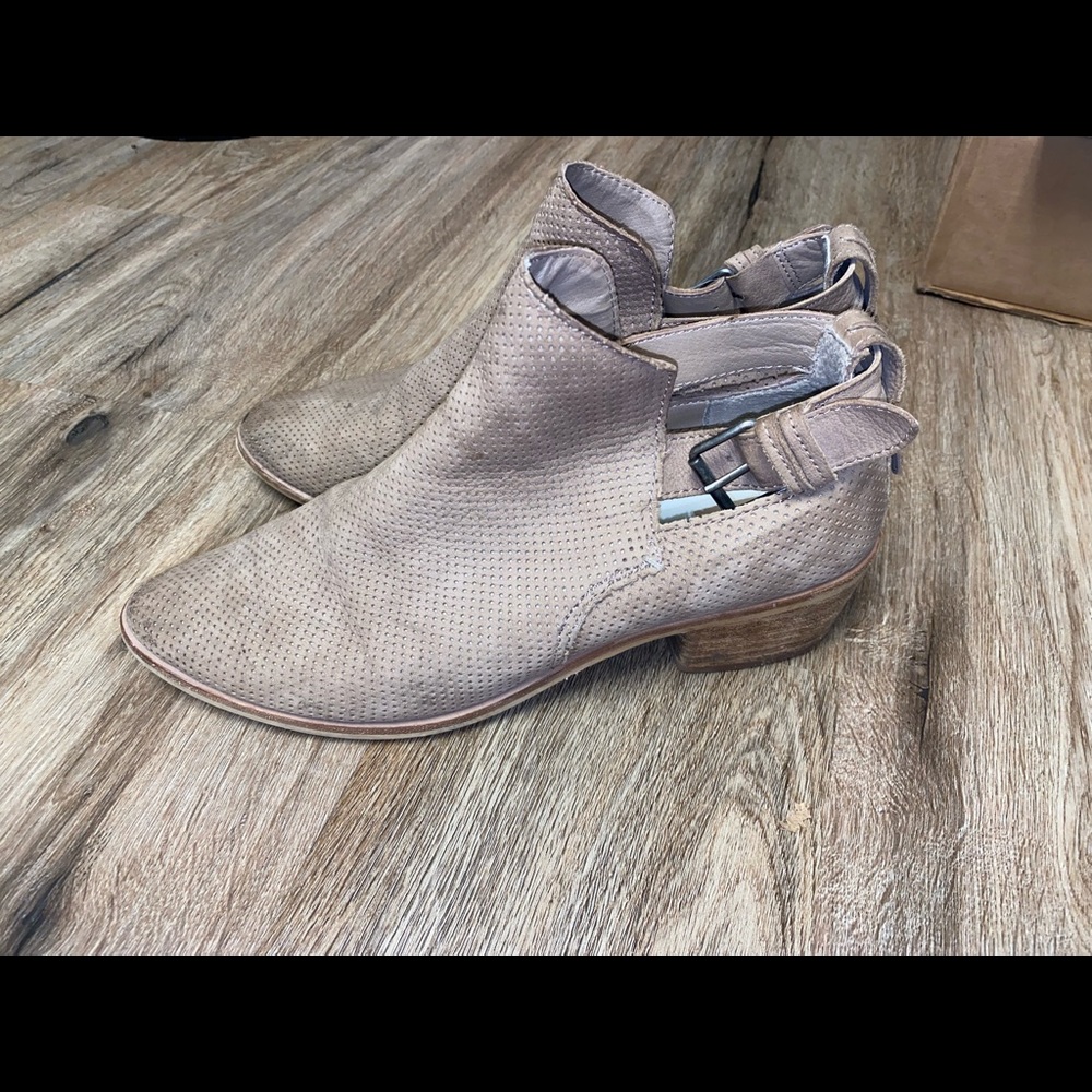 Dolce Vita Heeled Buckle Booties